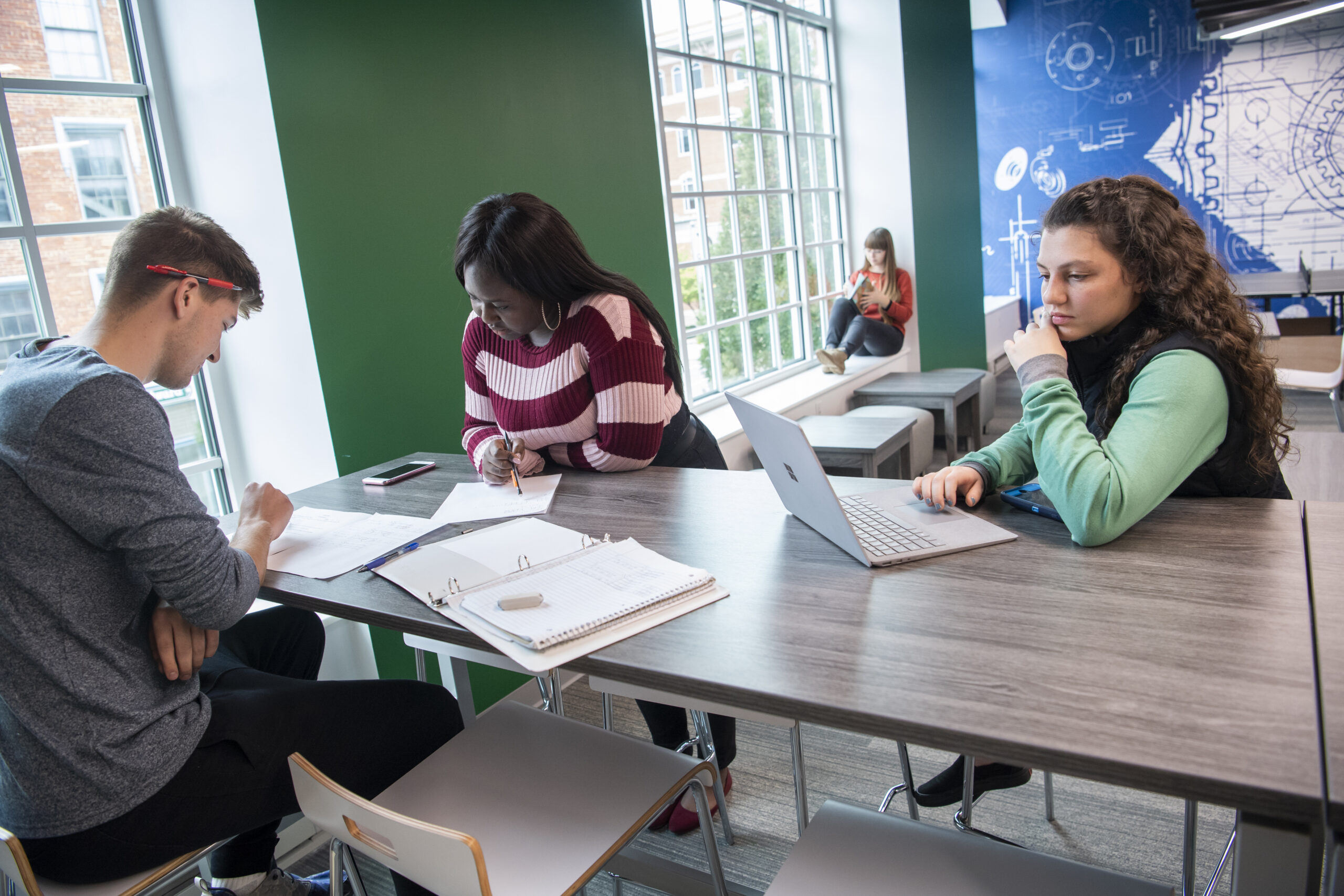 MVNU Mount Vernon Nazarene University students studying classroom