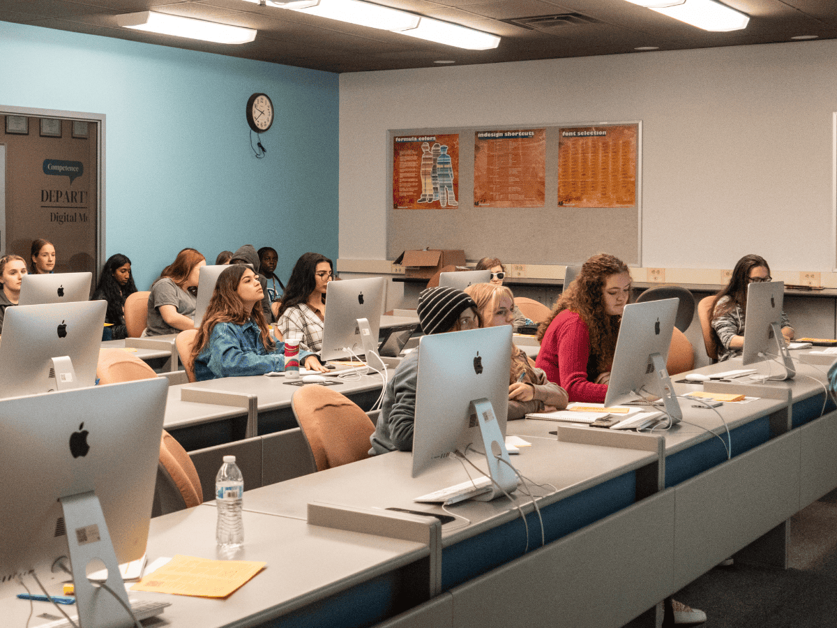 communication and media MVNU Mount Vernon Nazarene University radio Mac lab