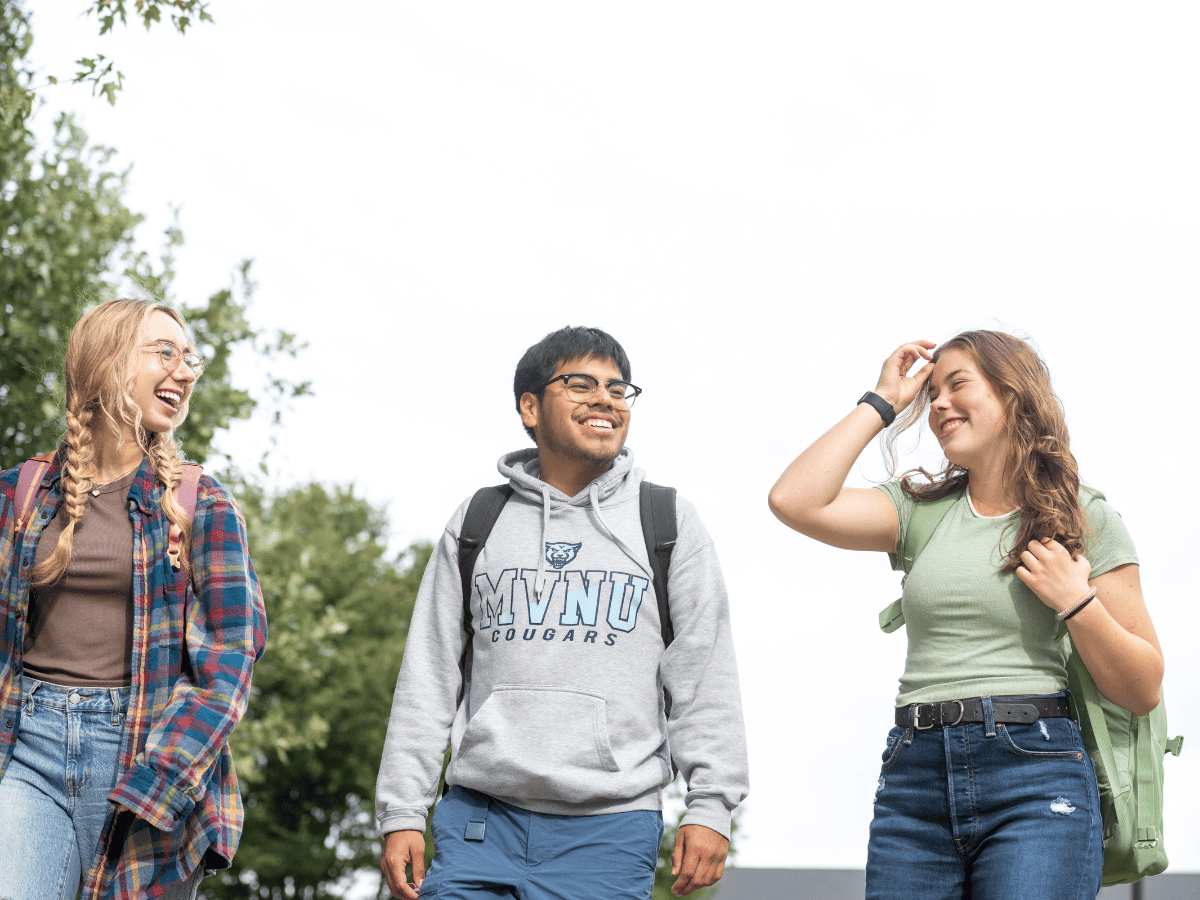 students walking campus MVNU Fund Give mvnu Mount Vernon nazarene university faith (2)